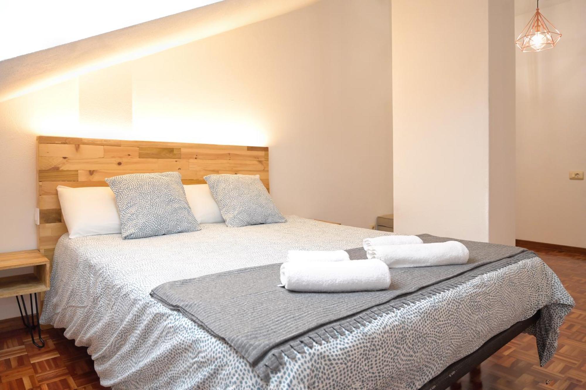 Apartment Flat Overlooking The Park 1km To Plaza Pontevedra *